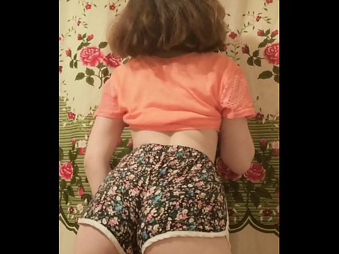 ❤️ Keçika ciwan a seksî li ber kamerayê kurtanên xwe ji xwe dike Sex li porno ku.teatroporno.ru ☑